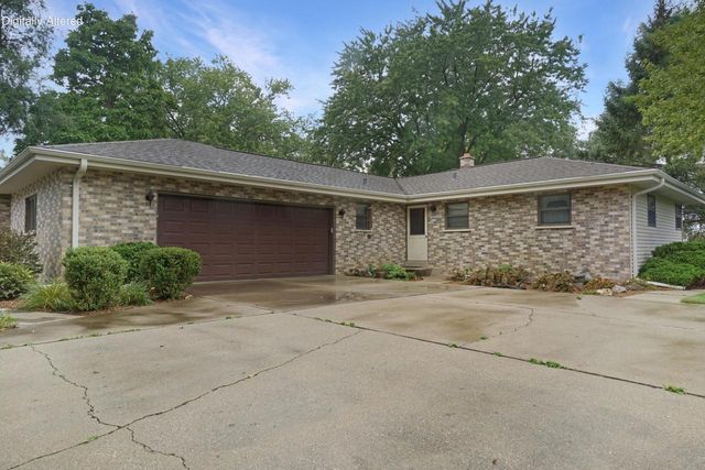 W183N5895 Spruce LANE, Menomonee Falls, WI 53051