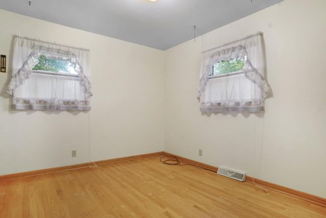 W183N5895 Spruce LANE, Menomonee Falls, WI 53051