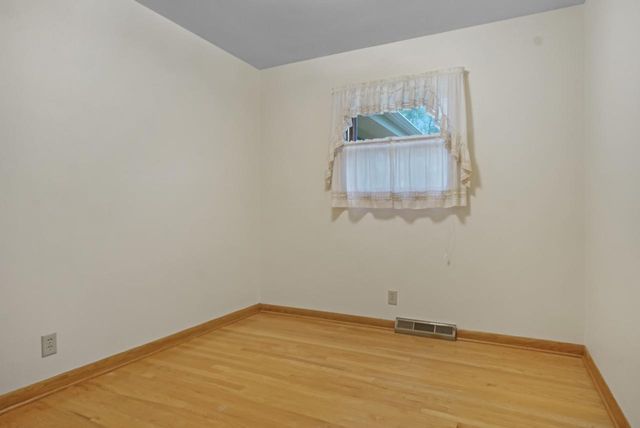 W183N5895 Spruce LANE, Menomonee Falls, WI 53051