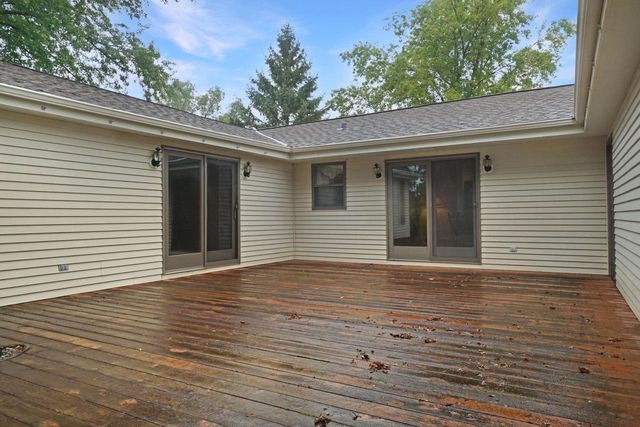 W183N5895 Spruce LANE, Menomonee Falls, WI 53051