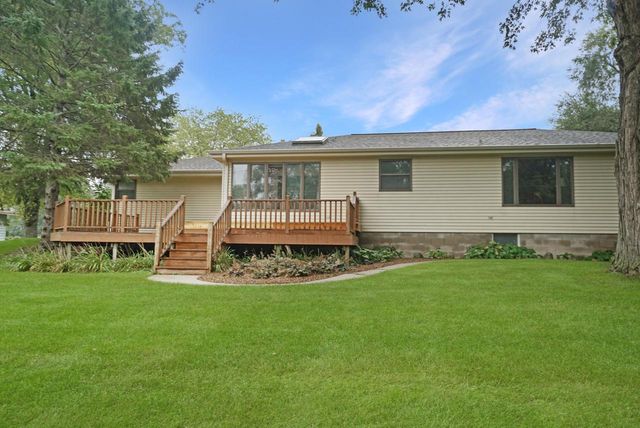 W183N5895 Spruce LANE, Menomonee Falls, WI 53051
