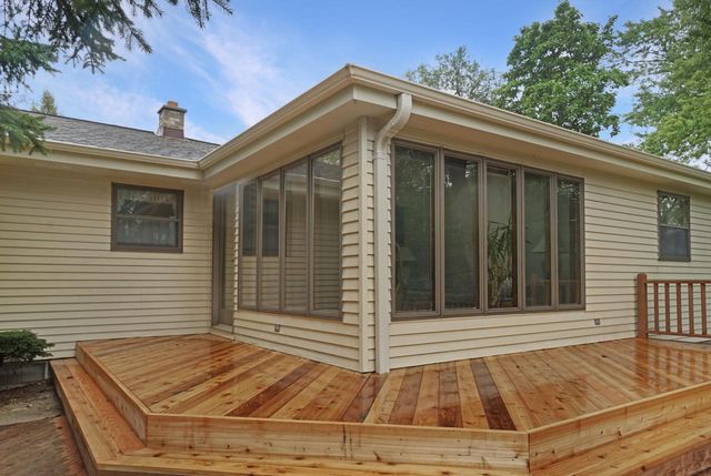 W183N5895 Spruce LANE, Menomonee Falls, WI 53051