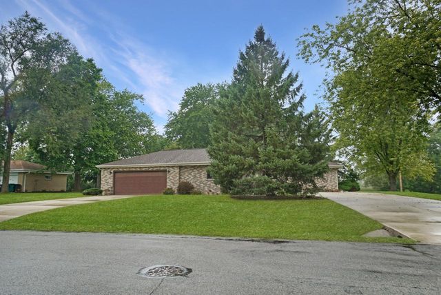 W183N5895 Spruce LANE, Menomonee Falls, WI 53051