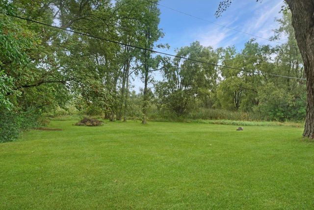 W183N5895 Spruce LANE, Menomonee Falls, WI 53051