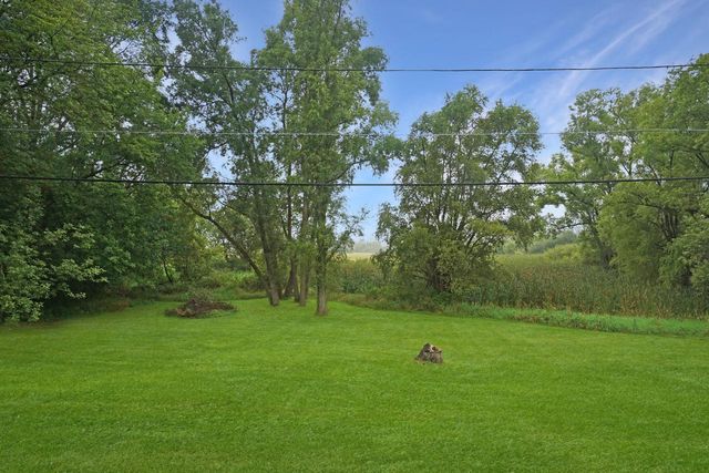 W183N5895 Spruce LANE, Menomonee Falls, WI 53051