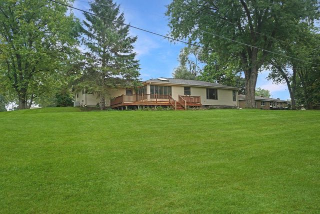 W183N5895 Spruce LANE, Menomonee Falls, WI 53051