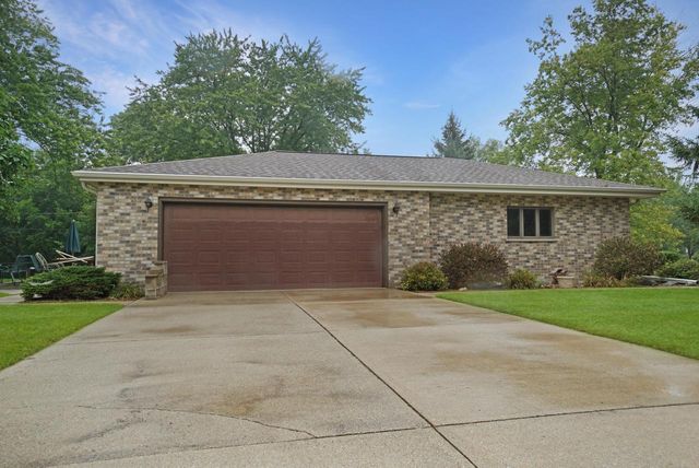 W183N5895 Spruce LANE, Menomonee Falls, WI 53051
