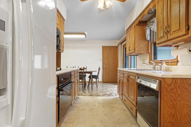 W183N5895 Spruce LANE, Menomonee Falls, WI 53051