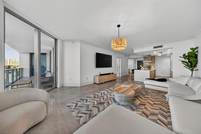 17301 Biscayne Blvd 506, Aventura, FL 33160