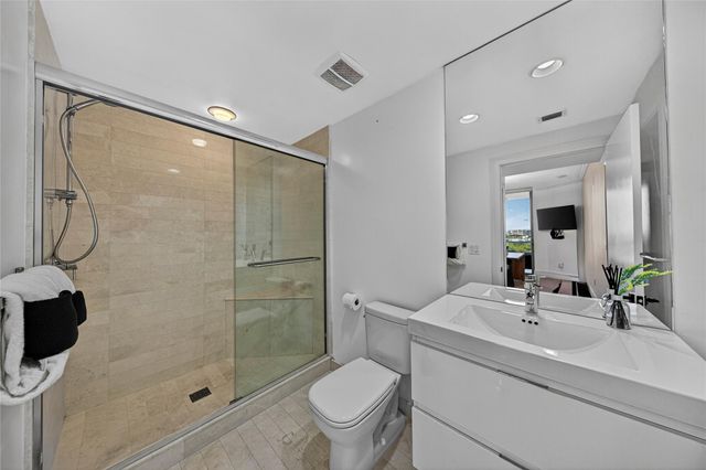 17301 Biscayne Blvd 506, Aventura, FL 33160