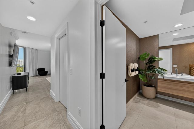 17301 Biscayne Blvd 506, Aventura, FL 33160