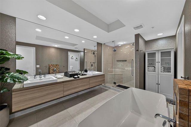 17301 Biscayne Blvd 506, Aventura, FL 33160