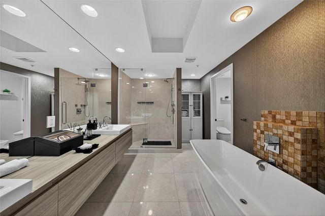 17301 Biscayne Blvd 506, Aventura, FL 33160