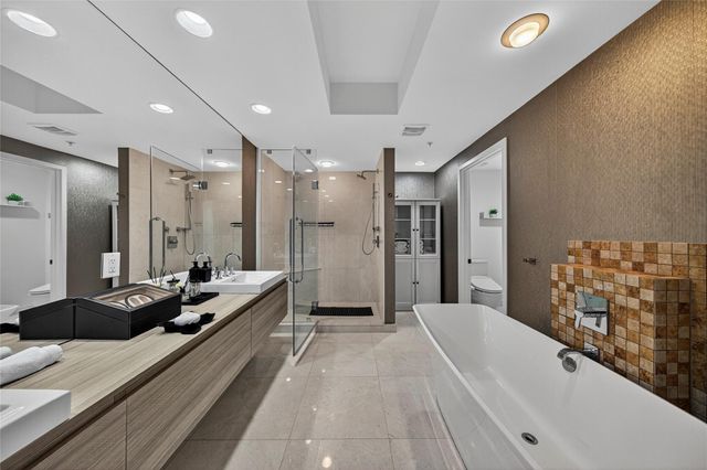 17301 Biscayne Blvd 506, Aventura, FL 33160