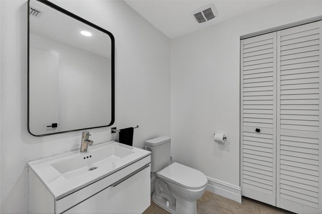 17301 Biscayne Blvd 506, Aventura, FL 33160