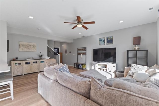 255 Amberwood Drive, Pleasant Hill, IA 50327