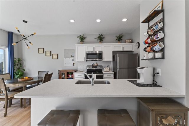 255 Amberwood Drive, Pleasant Hill, IA 50327