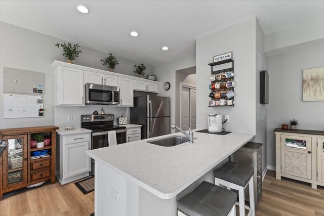 255 Amberwood Drive, Pleasant Hill, IA 50327