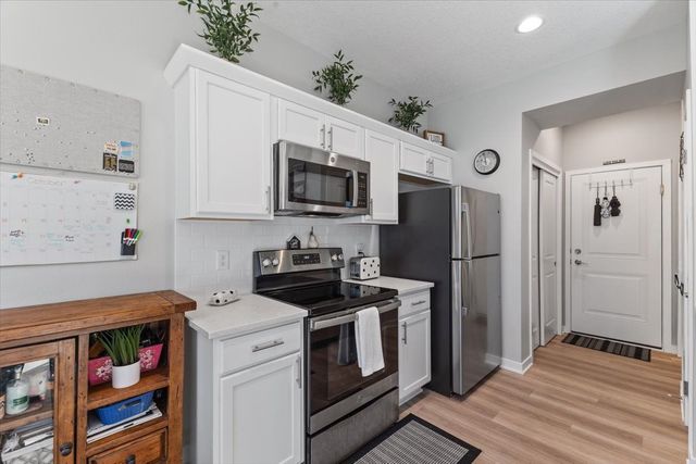 255 Amberwood Drive, Pleasant Hill, IA 50327