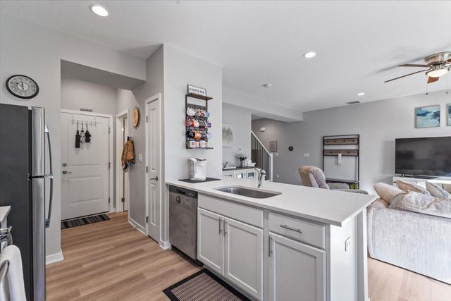 255 Amberwood Drive, Pleasant Hill, IA 50327