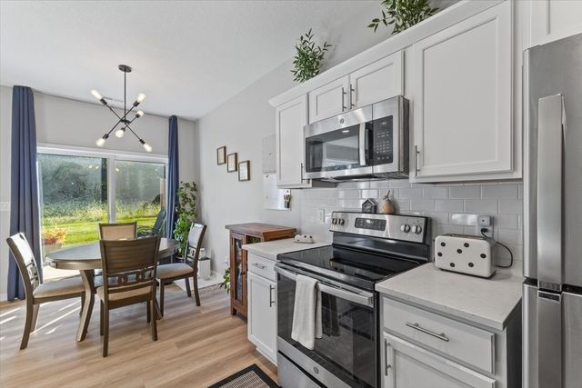 255 Amberwood Drive, Pleasant Hill, IA 50327