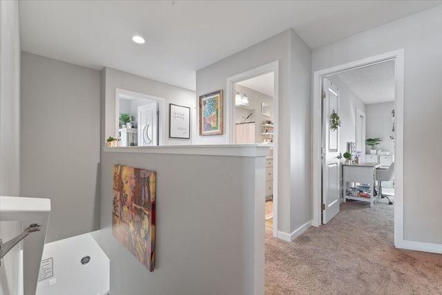 255 Amberwood Drive, Pleasant Hill, IA 50327