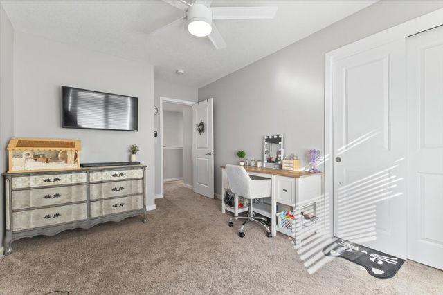 255 Amberwood Drive, Pleasant Hill, IA 50327