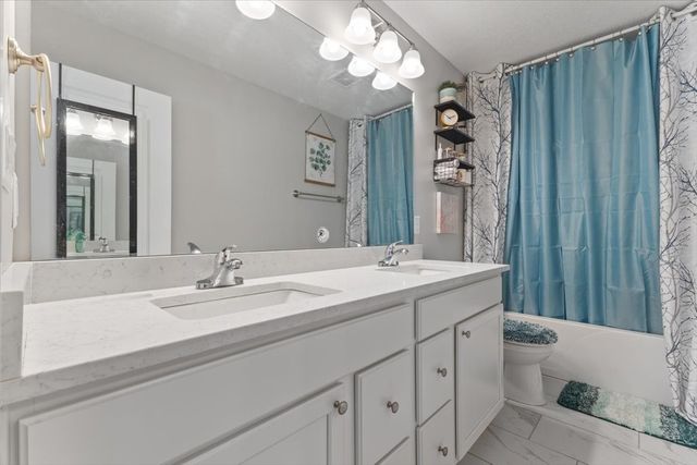 255 Amberwood Drive, Pleasant Hill, IA 50327