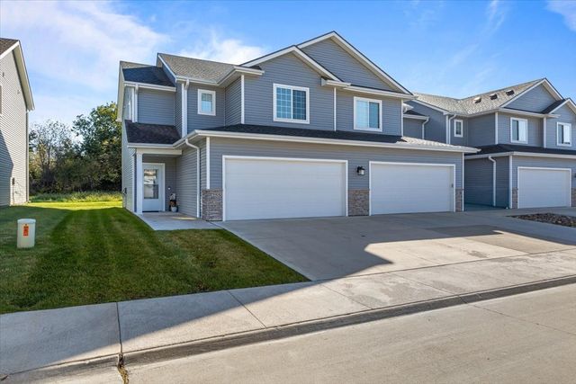 255 Amberwood Drive, Pleasant Hill, IA 50327