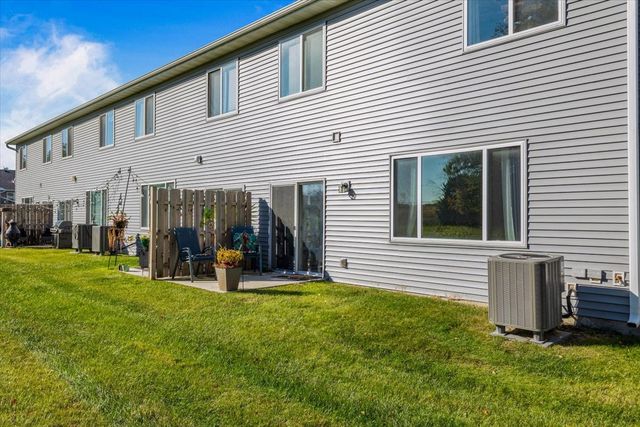 255 Amberwood Drive, Pleasant Hill, IA 50327