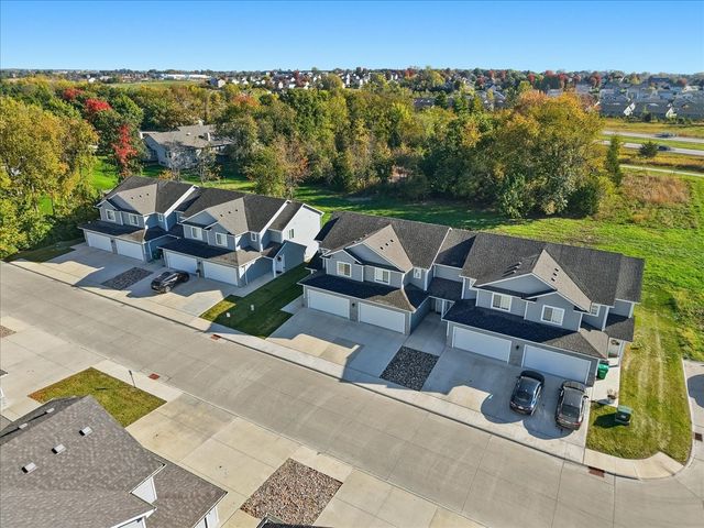 255 Amberwood Drive, Pleasant Hill, IA 50327