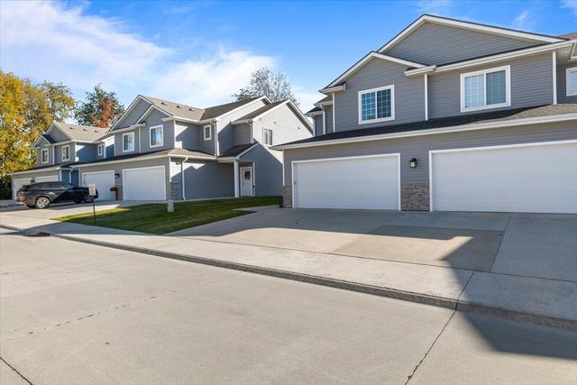 255 Amberwood Drive, Pleasant Hill, IA 50327