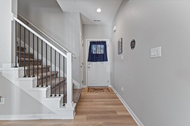 255 Amberwood Drive, Pleasant Hill, IA 50327