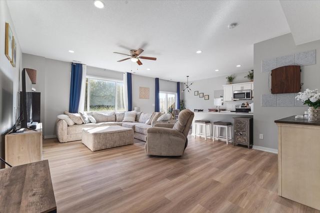 255 Amberwood Drive, Pleasant Hill, IA 50327