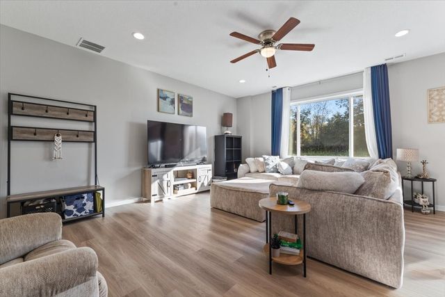 255 Amberwood Drive, Pleasant Hill, IA 50327