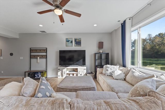 255 Amberwood Drive, Pleasant Hill, IA 50327