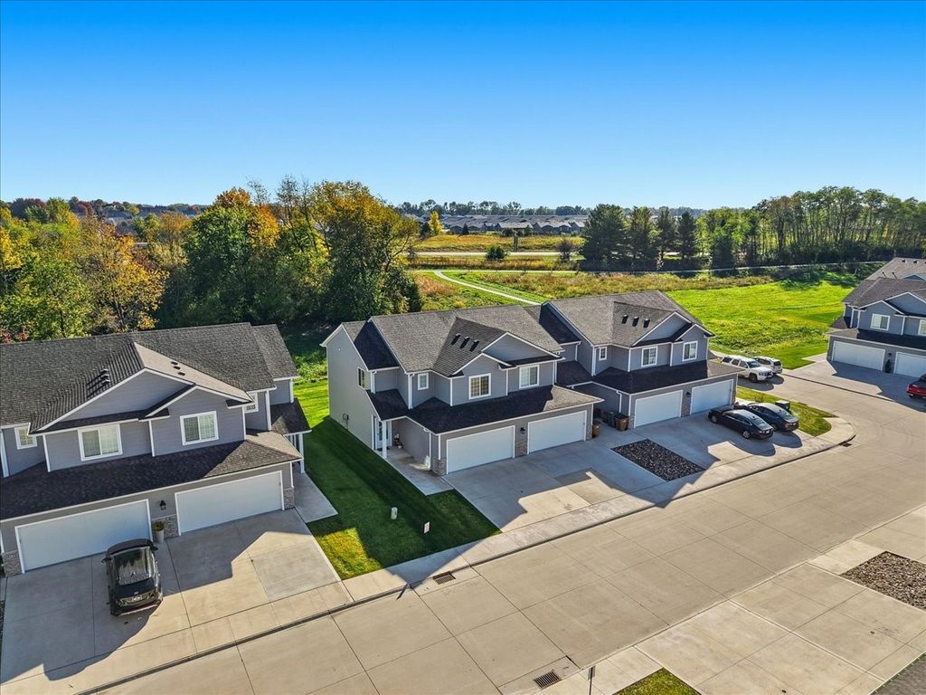 255 Amberwood Drive, Pleasant Hill, IA 50327