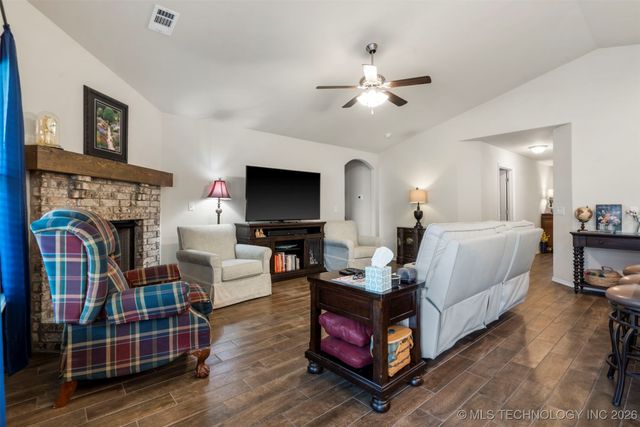 5325 S Nassau Avenue, Sand Springs, OK 74063