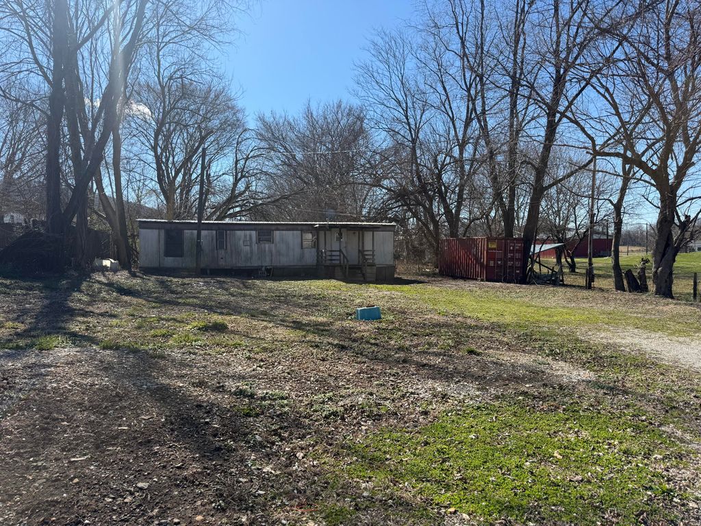 323 College Street, Monticello, KY 42633