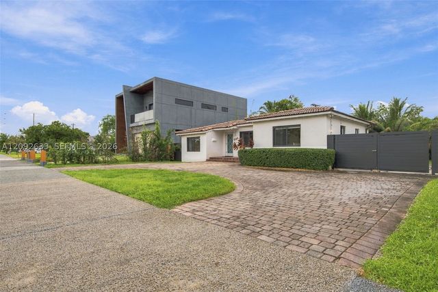 565 East Dr, Miami Springs, FL 33166
