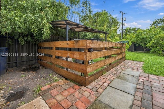 565 East Dr, Miami Springs, FL 33166