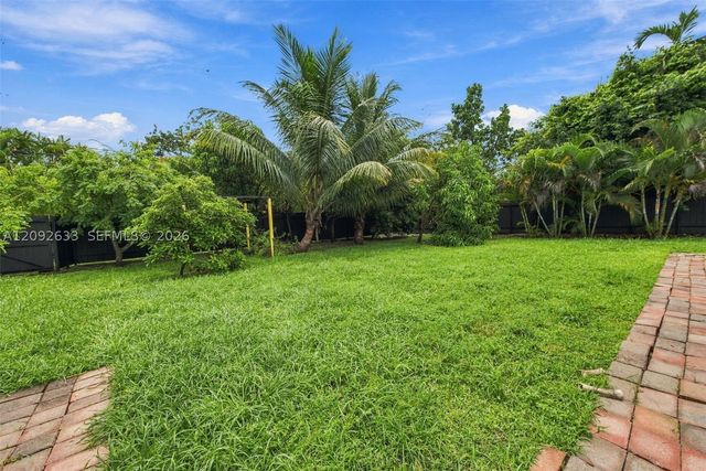 565 East Dr, Miami Springs, FL 33166