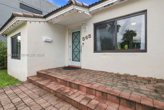 565 East Dr, Miami Springs, FL 33166