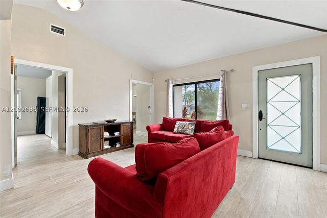 565 East Dr, Miami Springs, FL 33166