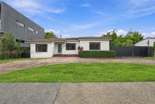 565 East Dr, Miami Springs, FL 33166