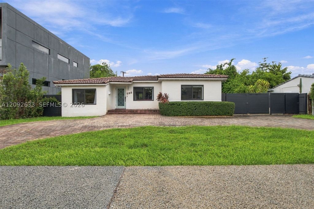 565 East Dr, Miami Springs, FL 33166