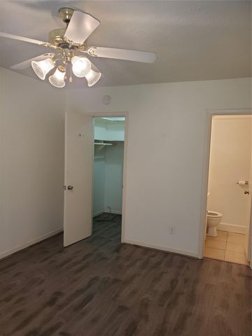 3400 Timmons Lane 29, Houston, TX 77027