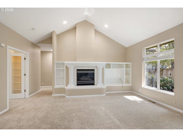 1840 RIVERWOOD Dr, Eugene, OR 97401