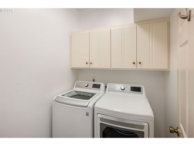 1840 RIVERWOOD Dr, Eugene, OR 97401