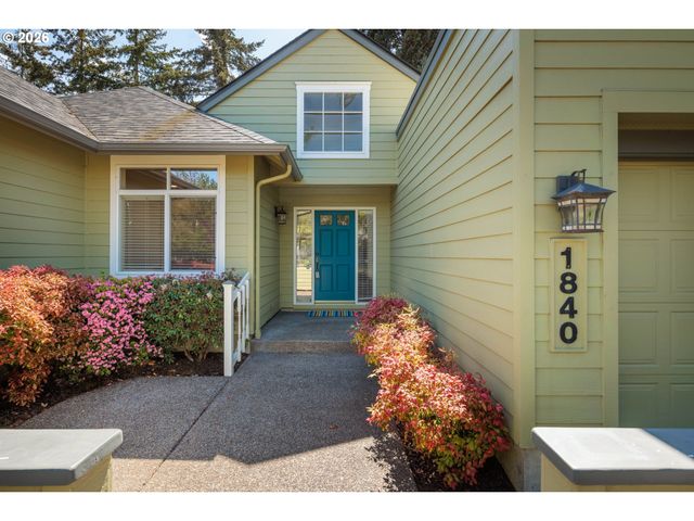 1840 RIVERWOOD Dr, Eugene, OR 97401